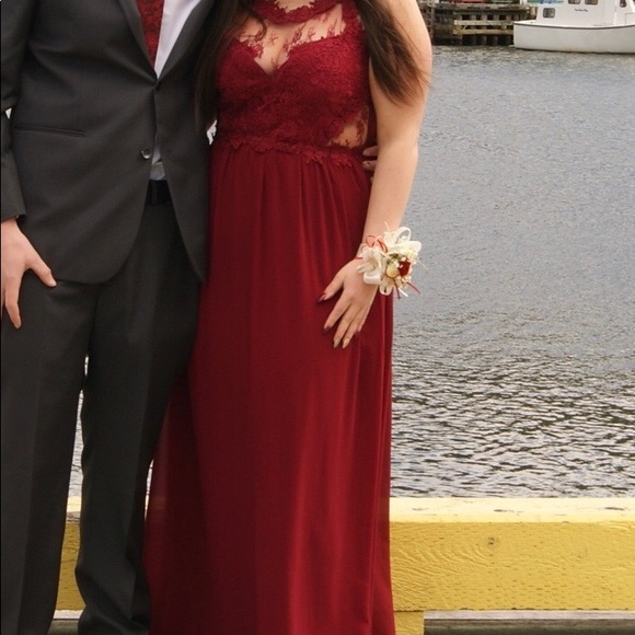 Wine coloured dress - Picture 7 of 8